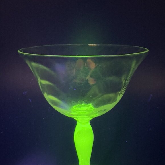 Uranium Stems Champagne Glasses Cups Herringbone Optic Iridescent Finish Set 2 - Picture 5 of 16